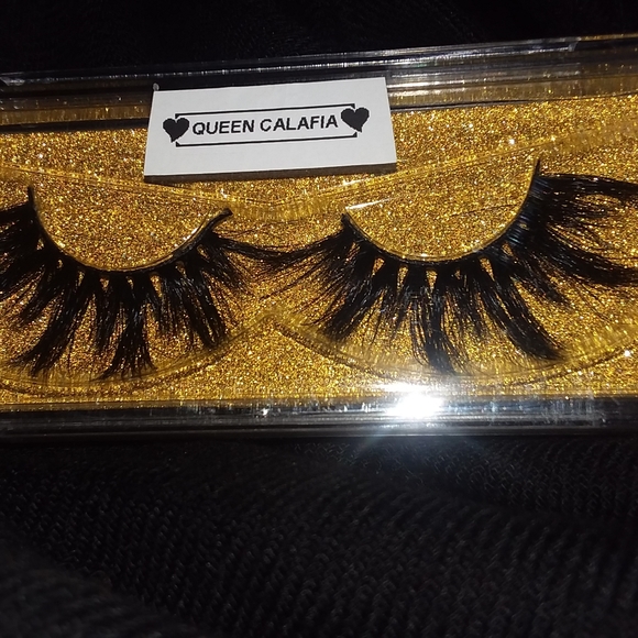 Eyelashes - Picture 2 of 2